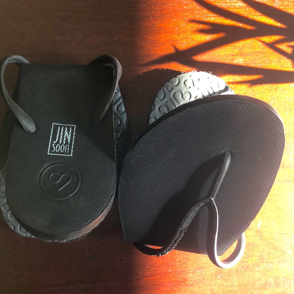 Jin Soon Foldable Flip Flops